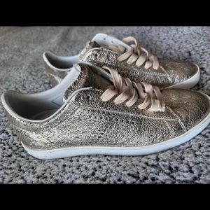 Tods crinkled gold leather shoes